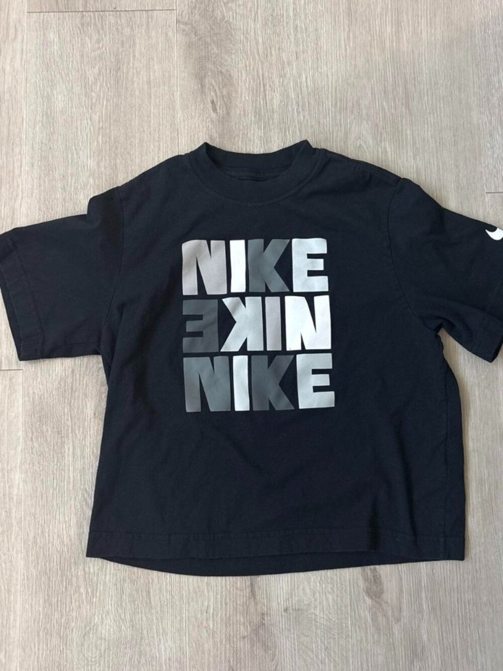 Nike Girls’ Black Logo Print Boxy T-Shirt Size Small
